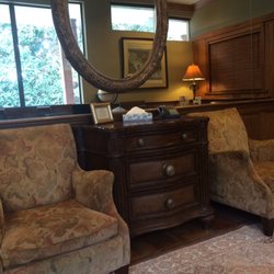 WN Dental - Cozy waiting area