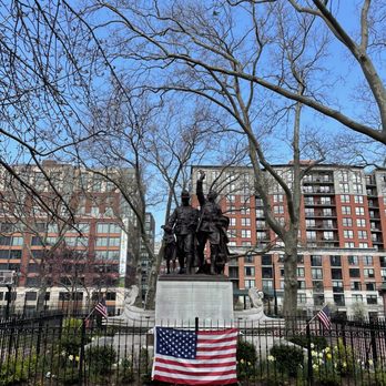 Elysian Park - Monument at Elysian Park - Dog Parks Near Me - Hoboken, New Jersey Elysian Park - Monument at Elysian Park - Dog Parks Near Me - Hoboken, New Jersey