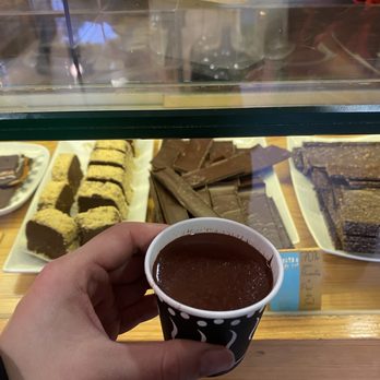 Bettina & Niccolò Corallo - Vegan hot chocolate! - Coffee & Tea Near Me - Lisbon, 11 Bettina & Niccolò Corallo - Vegan hot chocolate! - Coffee & Tea Near Me - Lisbon, 11