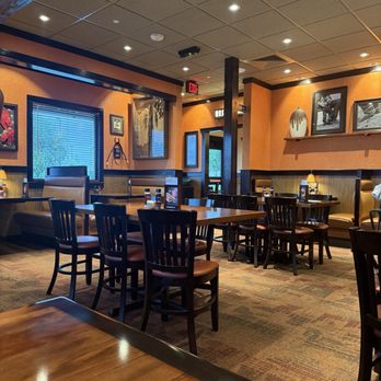 LongHorn Steakhouse - Inside - Steakhouses Near Me - Bakersfield, California