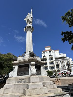 Plaza Colón by null