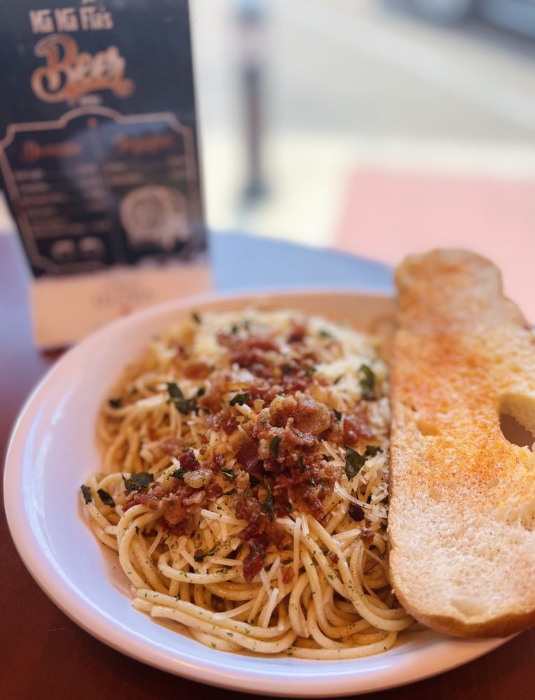 Ma Ma Fia's East Logo