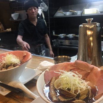 くそオヤジ最後のひとふり - Counter. asari (left) and hamaguri (right) - Ramen Near Me - 大阪市, 27