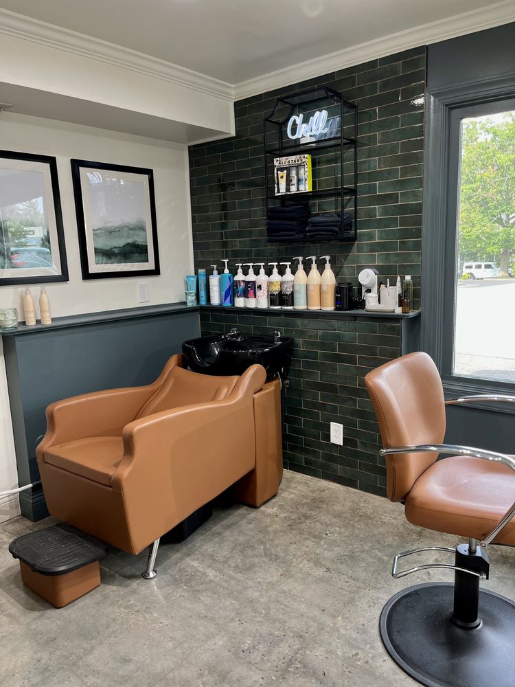 Urban Alley Salon Studio  Logo