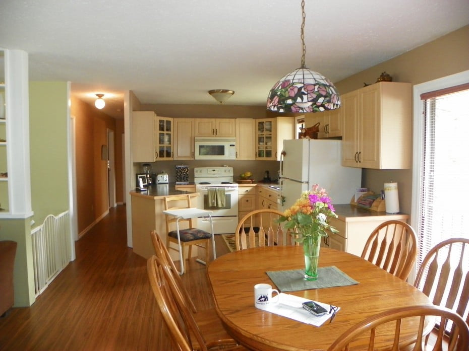 THE BUCKHORN HOUSE Updated July 2024 2628 Coalmont Road, Tulameen, British Columbia