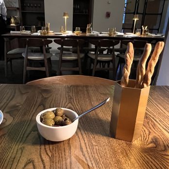 Luogo - Olives and breadsticks - Italian Near Me - Nashville, Tennessee Luogo - Olives and breadsticks - Italian Near Me - Nashville, Tennessee