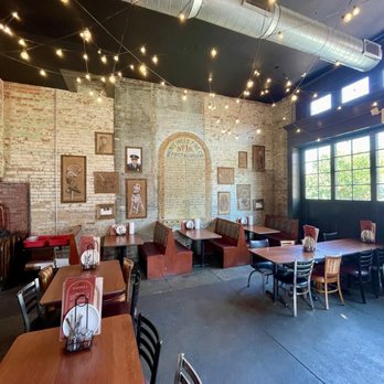 Fireside Pizza - Seating - Pizza Near Me - Cincinnati, Ohio Fireside Pizza - Seating - Pizza Near Me - Cincinnati, Ohio
