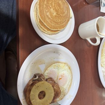 Eggs 'n Things - Waikiki Beach Eggspress - Pineapple Plantation Pork Chops & Eggs - Breakfast & Brunch Near Me - Honolulu, Hawaii Eggs 'n Things - Waikiki Beach Eggspress - Pineapple Plantation Pork Chops & Eggs - Breakfast & Brunch Near Me - Honolulu, Hawaii