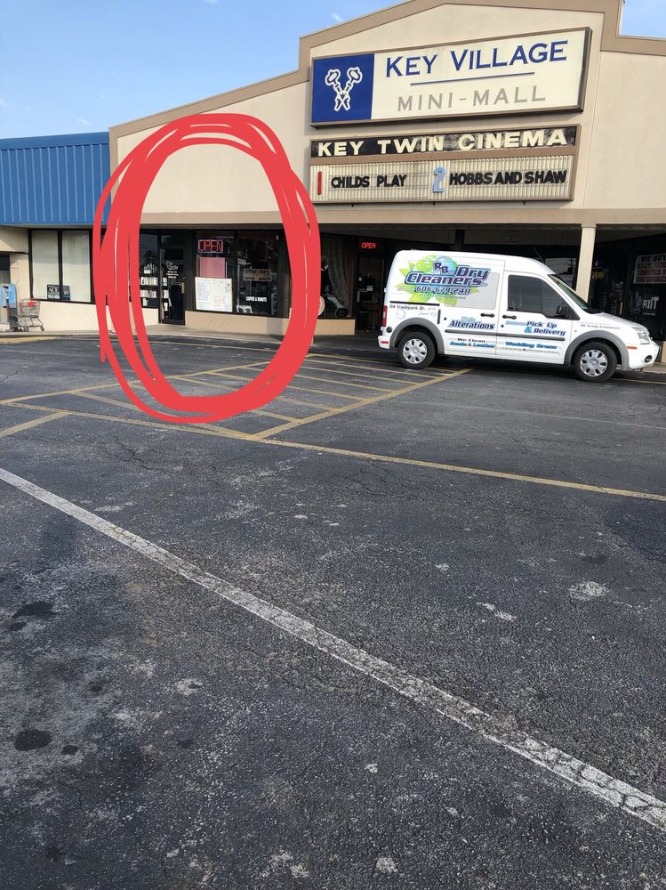 Bella's Coffee & Donuts Logo