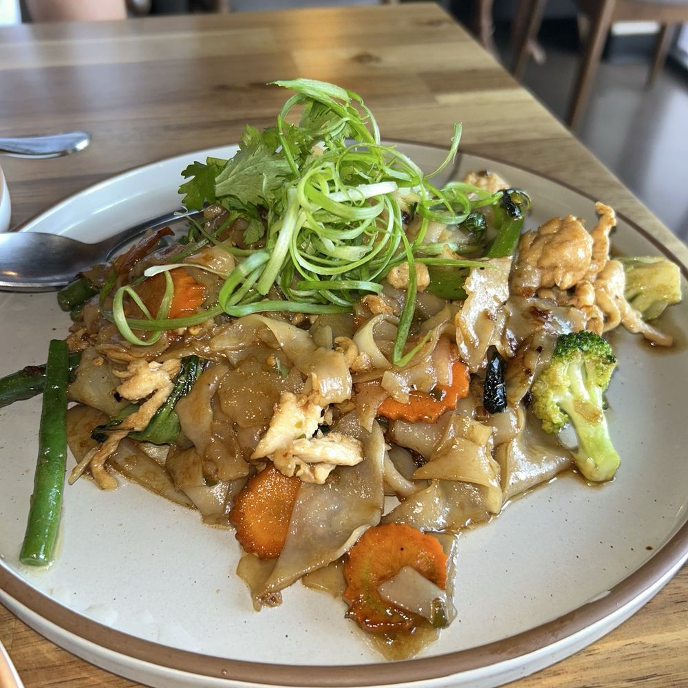 Sala Thai Tempe - Pad kee mao -10/10 - Thai Near Me - Tempe, Arizona Sala Thai Tempe - Pad kee mao -10/10 - Thai Near Me - Tempe, Arizona