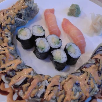 Sushi Tokoro - Salmon nigiri, avocado roll, fancy salmon - Japanese Near Me - Chicago, Illinois Sushi Tokoro - Salmon nigiri, avocado roll, fancy salmon - Japanese Near Me - Chicago, Illinois