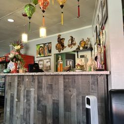 Tuyen’s Asian Bistro - Lobby