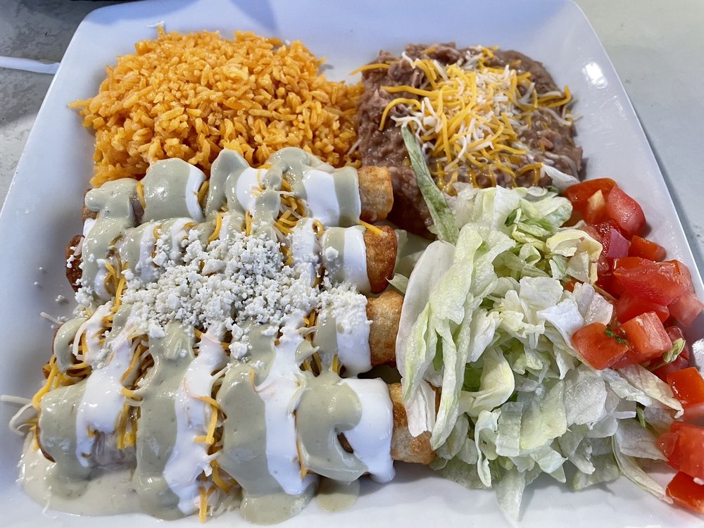 Food from Tacos Reyes