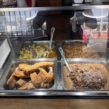 Edna's Filipino Cuisine - Steam tables - Filipino Near Me - Long Beach, California