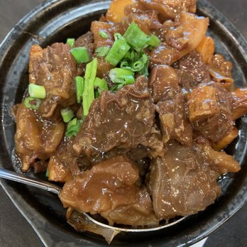 Hing Lung - Rice noodle roll pot w/ braised beef brisket ($11.95) - Chinese Near Me - San Bruno, California