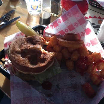 J's Sports Bar & Grill - Burger - Sports Bars Near Me - Ingleside, Illinois