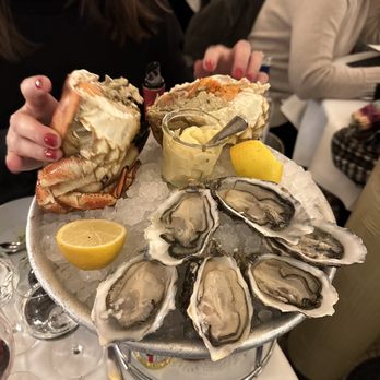 Le Grand Colbert - Oysters and Dungeness crab - French Near Me - Paris, 75 Le Grand Colbert - Oysters and Dungeness crab - French Near Me - Paris, 75