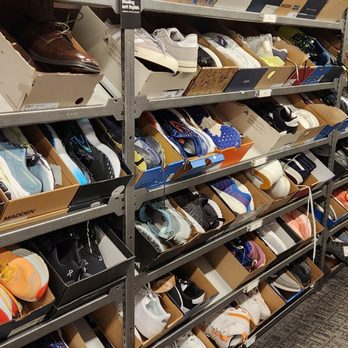 Nordstrom Rack - Department Stores Near Me - Farmington, Connecticut