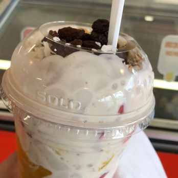 La Michoacana - a hand holding a cup of ice cream - Ice Cream & Frozen Yogurt Near Me - Chicago, Illinois