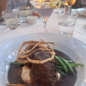 Lavender Bistro - Braised short rib, mashed potatoes, veggies and a Lavender martini - New American Near Me - La Quinta, California Lavender Bistro - Braised short rib, mashed potatoes, veggies and a Lavender martini - New American Near Me - La Quinta, California