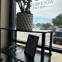 Woodbridge Eye Care - Lobby área