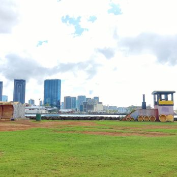 Sand Island Beach - Also at the first parking lot, there's a children's train to the right and a train station to the left - Beaches Near Me - Honolulu, Hawaii Sand Island Beach - Also at the first parking lot, there's a children's train to the right and a train station to the left - Beaches Near Me - Honolulu, Hawaii