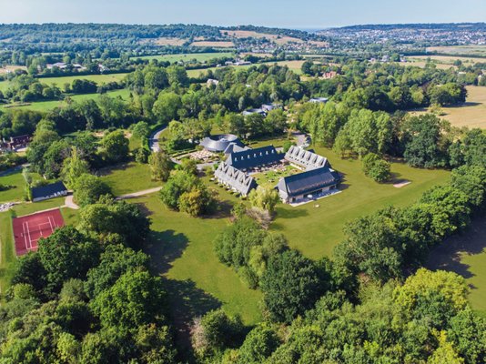 LES MANOIRS DE TOURGÉVILLE Hôtel Piscine & SPA by null