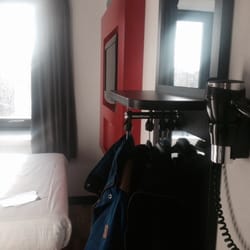 Tune Hotel - Hanging space