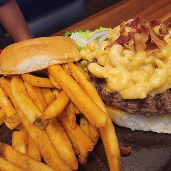 Horizon 76 - Mac n Cheese burger with duck fries - New American Near Me - Keller, Texas