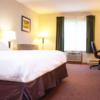 Magnuson Hotel Country Inn - MH CountryInn Ishpeming MI Guestroom King - Hotels Near Me - Ishpeming, Michigan Magnuson Hotel Country Inn - MH CountryInn Ishpeming MI Guestroom King - Hotels Near Me - Ishpeming, Michigan