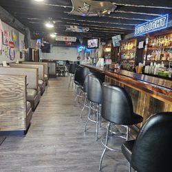 Bruce's Bar & Grill - Bar