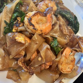 SriPraPhai Thai Restaurant - Pad-See-Ew - Thai Near Me - Williston Park, New York SriPraPhai Thai Restaurant - Pad-See-Ew - Thai Near Me - Williston Park, New York