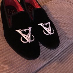 Shipton & Heneage - Policy says production time is 8-10 wks, I contacted them 6 wks out from my wedding and I received these beauties 4 days b4 the big day!!