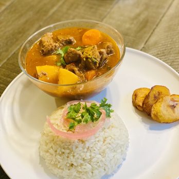 Mamacitas - White rice and carne guisado and Maduros - Puerto Rican Near Me - Syracuse, New York Mamacitas - White rice and carne guisado and Maduros - Puerto Rican Near Me - Syracuse, New York