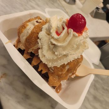 The Weldon Fountain - Brownie Sundae with peanut butter sauce, 1 scoop cinnamon honey & 1 scoop salted caramel pretzel - Ice Cream & Frozen Yogurt Near Me - Glenside, Pennsylvania