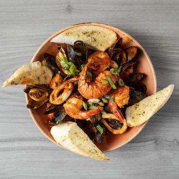 Kings Tavern - Mussel Lovers - Breakfast & Brunch Near Me - Whitby, Ontario