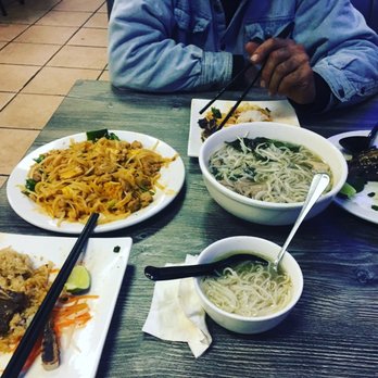 Pho 7 Anh - Small Pho with steak and tendon, pad Thai, and short ribs menu #17 - Vietnamese Near Me - Turlock, California