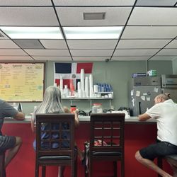 Un Sueño Cafe - Counter seating.