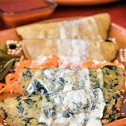 Taquito Mío - Empanadas Chiapanecas: Antojitos elaborados con Pollo o Quesillo artesanal de Chiapas!!