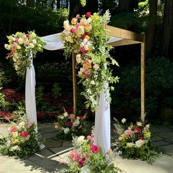 H & J Flowers - Florists Near Me