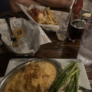Pepper's Landing - Lobster roll, onion rings, stuffed haddock - Seafood Near Me - Brunswick, Maine Pepper's Landing - Lobster roll, onion rings, stuffed haddock - Seafood Near Me - Brunswick, Maine