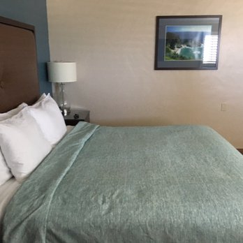 Blue Dolphin Inn - Le bed - Hotels Near Me - Cambria, California