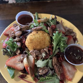 Rosa's Pizzeria - Yummy salad. - Pizza Near Me - Prescott, Arizona