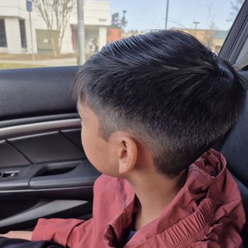 Expert Hair Cuts - Side view - Hair Salons Near Me - Sacramento, California Expert Hair Cuts - Side view - Hair Salons Near Me - Sacramento, California
