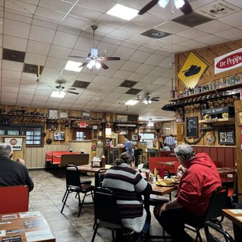 McGhin's Southern Pit Bar-B-Que - Inside - Barbeque Near Me - Griffin, Georgia McGhin's Southern Pit Bar-B-Que - Inside - Barbeque Near Me - Griffin, Georgia