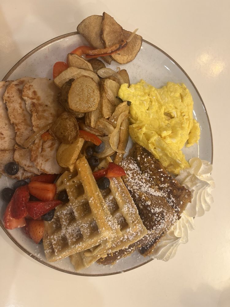 Madeleine Cafe Bistro