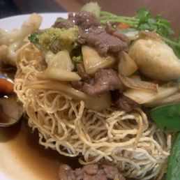 Seafood Crispy Egg Noodle