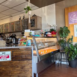Annie's Sweet Oven - The counter of all goodness!