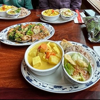 Thai Delicacy - Yellow curry tofu w brown rice (lunch special) & pad see lew tofu (all delicious!) - Thai Near Me - Truckee, California Thai Delicacy - Yellow curry tofu w brown rice (lunch special) & pad see lew tofu (all delicious!) - Thai Near Me - Truckee, California