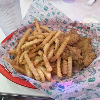 Ed Debevic's - Chicken Tenders Basket - Breakfast & Brunch Near Me - Chicago, Illinois